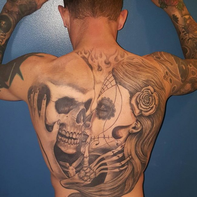 kissing skulls back tattoo for men