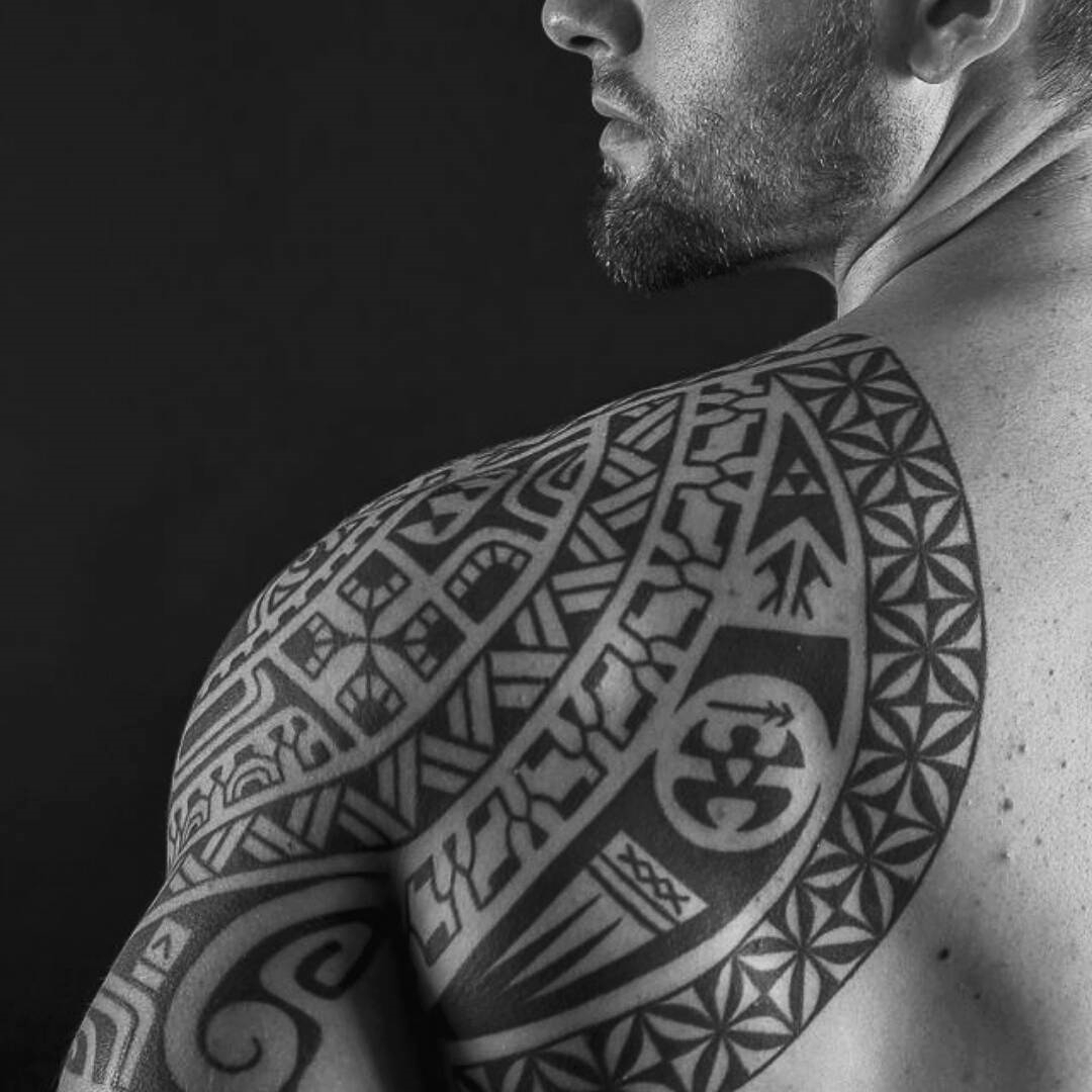 tribal back and shoulder tattoo for men
