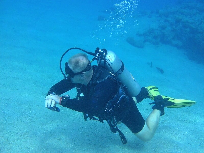 scuba diving bottom ocean