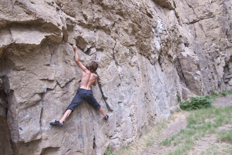 rock climbing free handed