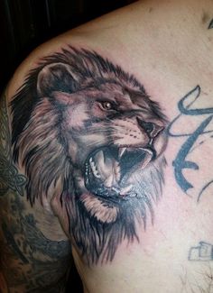 roaring-lion-tattoo-samurai