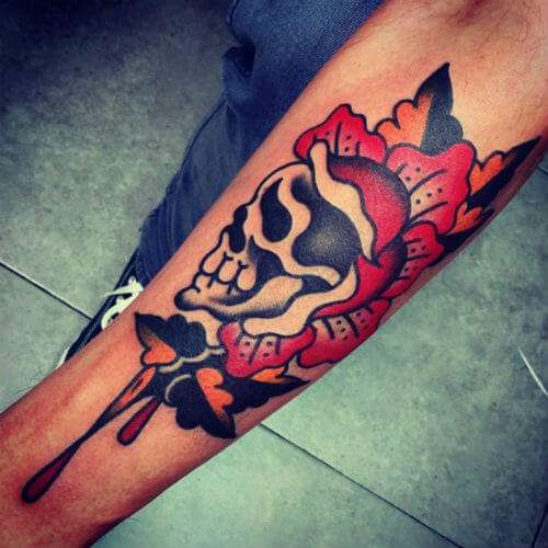 red-flower-and-skull-tattoo-on-forearm