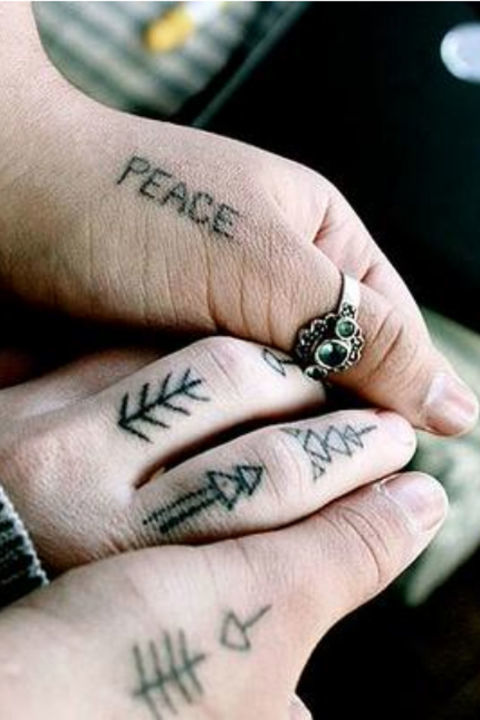 arrows finger tattoos for men