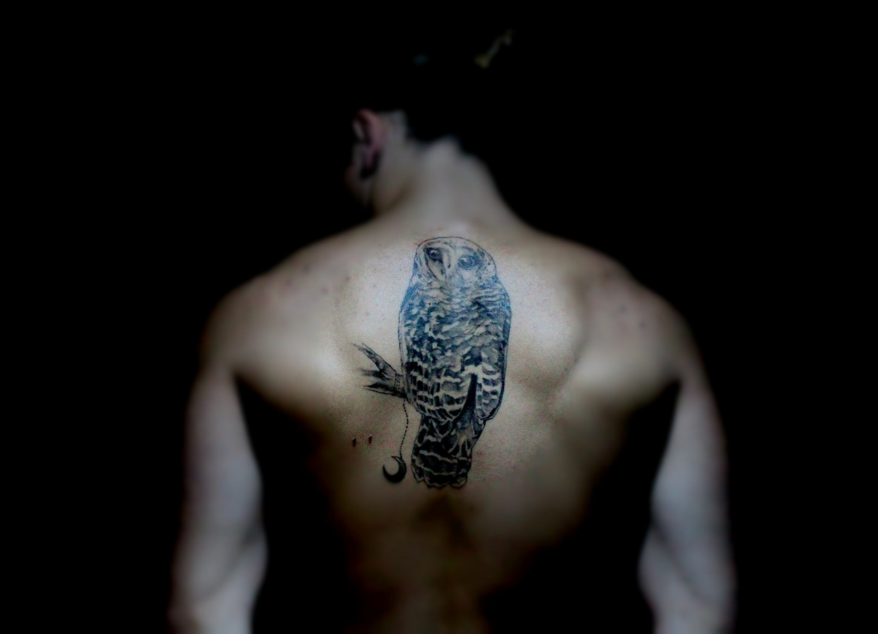 men's owl and moon back tattoo