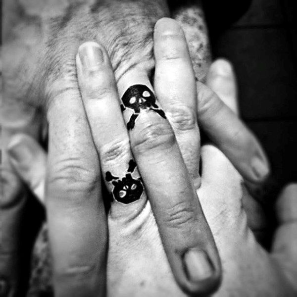 skull and crossbones finger tattoos for men