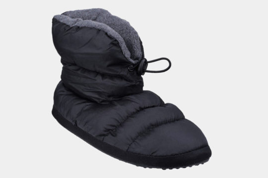 The 15 Best Camping Slippers for Men | Improb