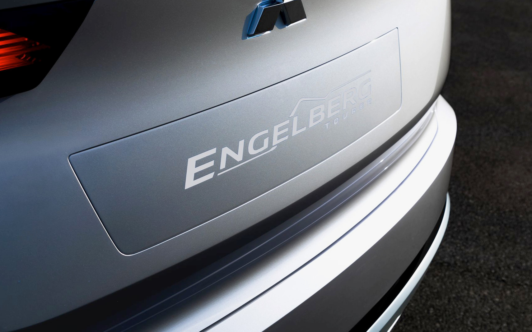 Mitsubishi Engelberg Tourer Hybrid Concept SUV