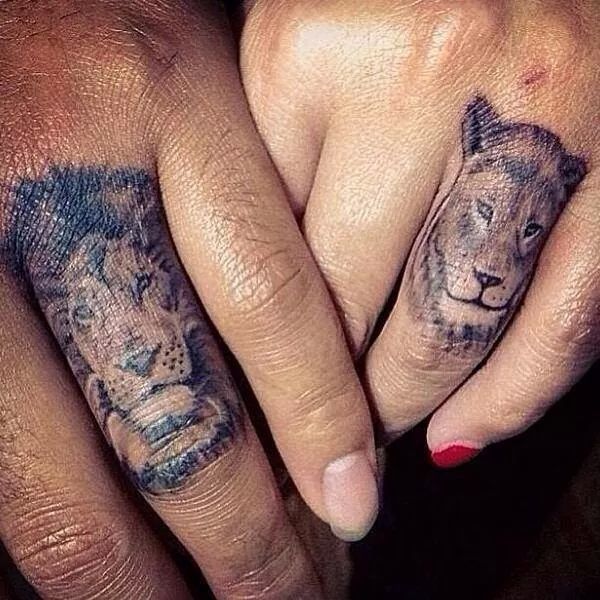 Lion on Ring Fingers