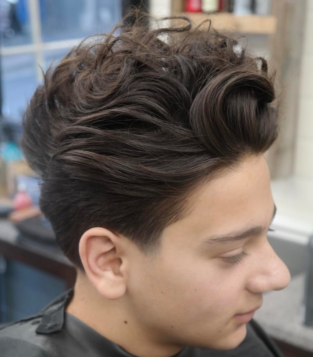 Youthful Wavy Hairstyle for Teens