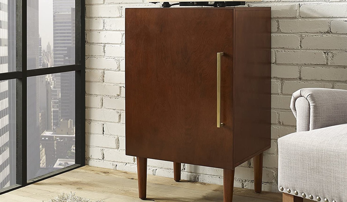crosley furniture everett mahogany record player stand mahogany