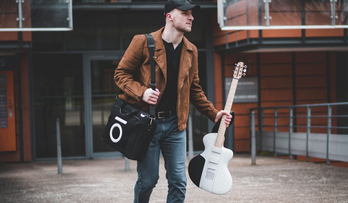 the revehō slite collapsible travel guitar