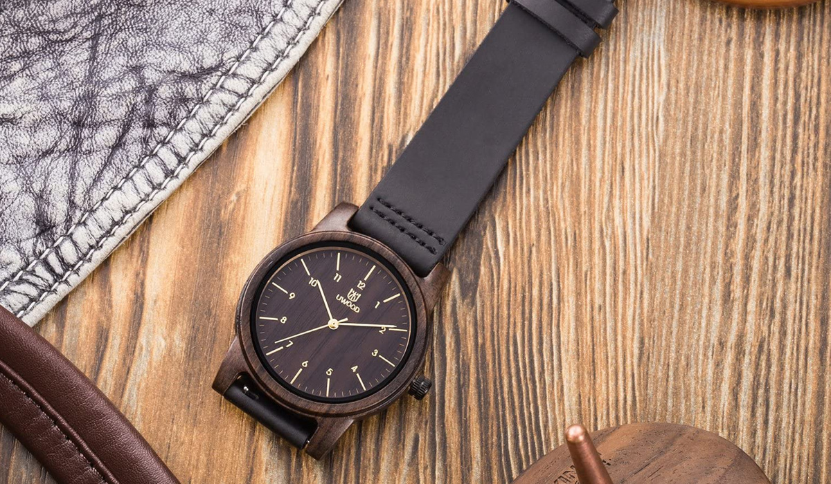 wooden watch wirh brown leather strap